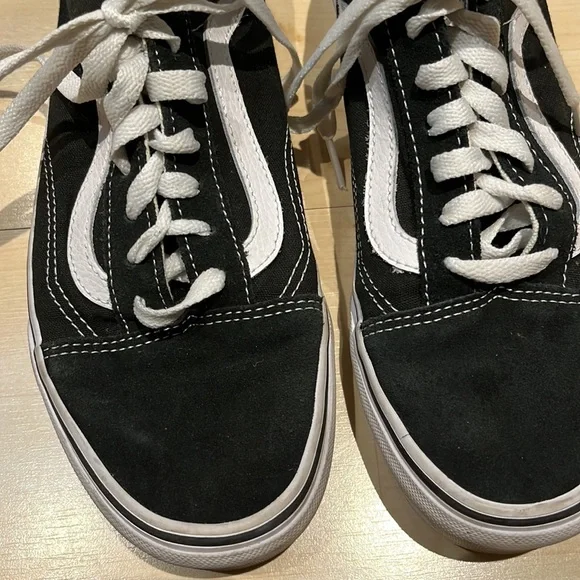 Vans - Picture 2 of 6